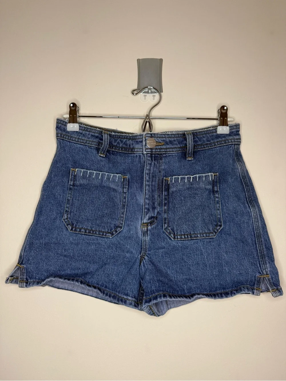 ANTHRO SEVENTY + MOCHI Mabel Retro Embroidered Patch Pocket Summer Denim Shorts